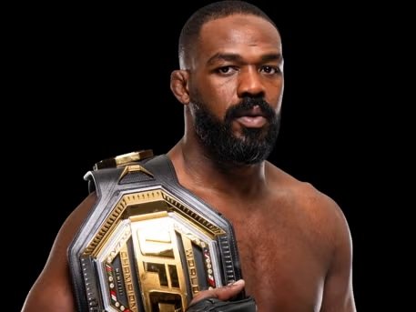UFC tiesiogiai: J. Jonesas pranešė apie karjeros pabaigą, karūnuotas naujas sunkiasvoris čempionas